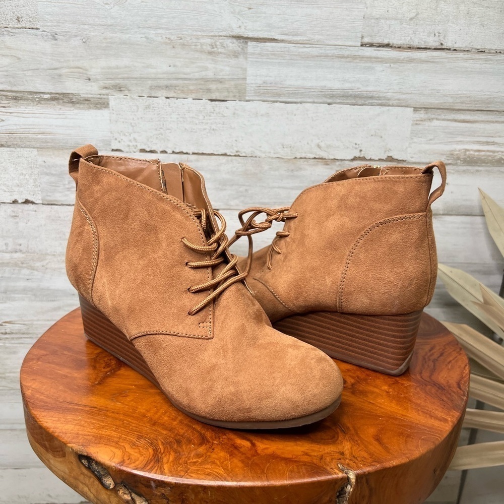 Kenneth Cole Reaction Deka Brown Suede Wedge Booties Lace Up Size 6